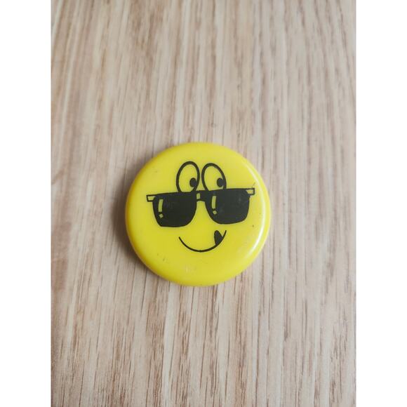 Lot of 4 Smiley Face Refrigerator Magnets – Retro Emoji Style Happy Face Decor - Picture 5 of 6